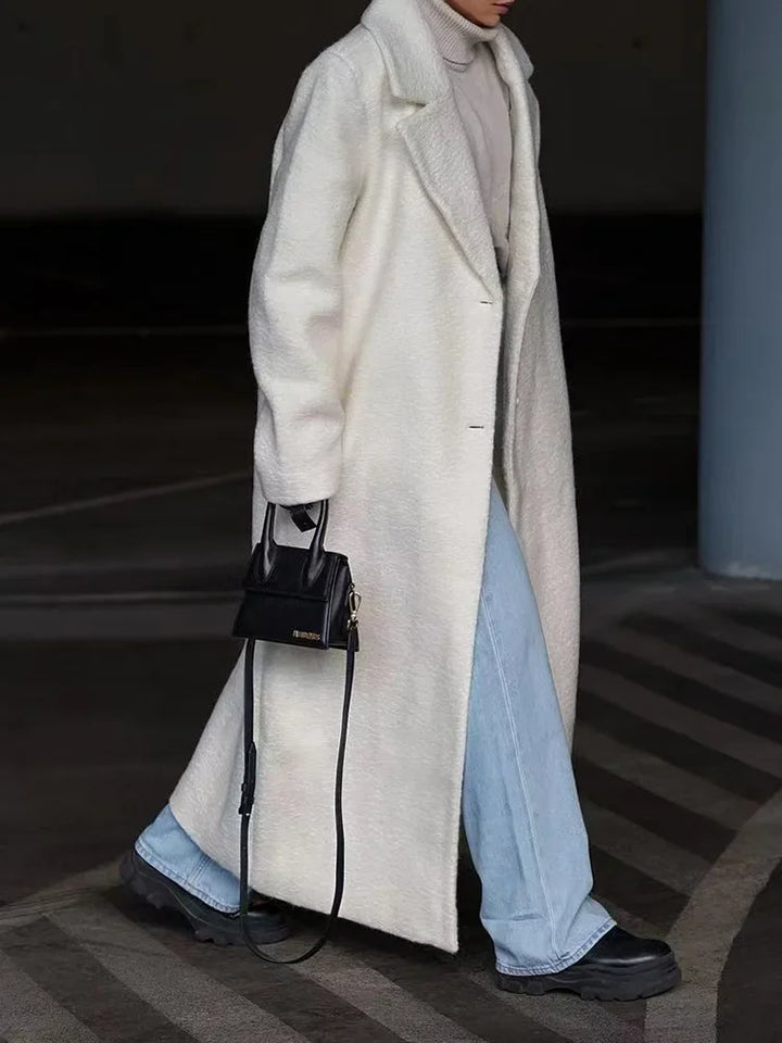 Versatile women's long oversized coat, perfect for winter fashion, providing warmth & elegant style in cold weather.
