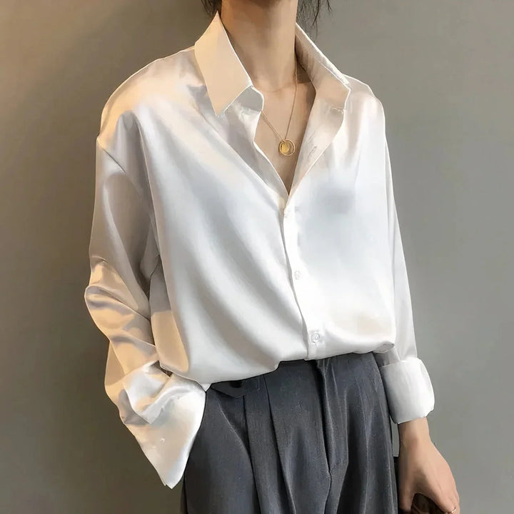 Versatile women's blouse with long sleeves & button-down front, ideal for everyday elegant fashion.