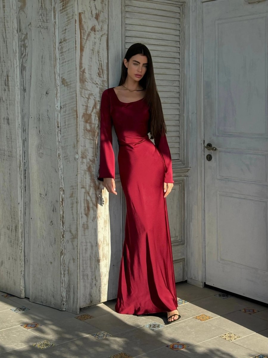 Chic women's long sleeve maxi dress, ideal for parties, evening events, or formal wear. Versatile style.