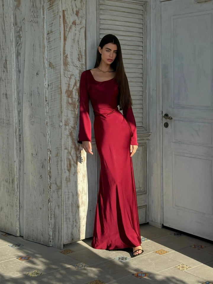 Chic women's long sleeve maxi dress, ideal for parties, evening events, or formal wear. Versatile style.