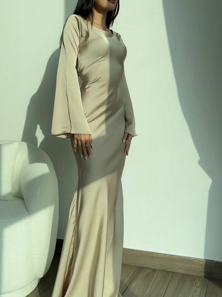 Flowy women's elegant long sleeve maxi dress with a flattering silhouette. Perfect for special occasions.