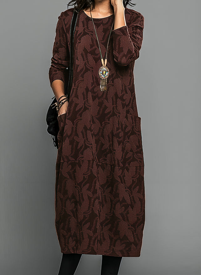 Comfortable women's long-sleeve maxi dress, featuring an elegant print and effortless style.