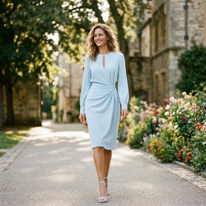 Chic women's midi dress with long sleeves, suitable for special occasions and cocktail events.