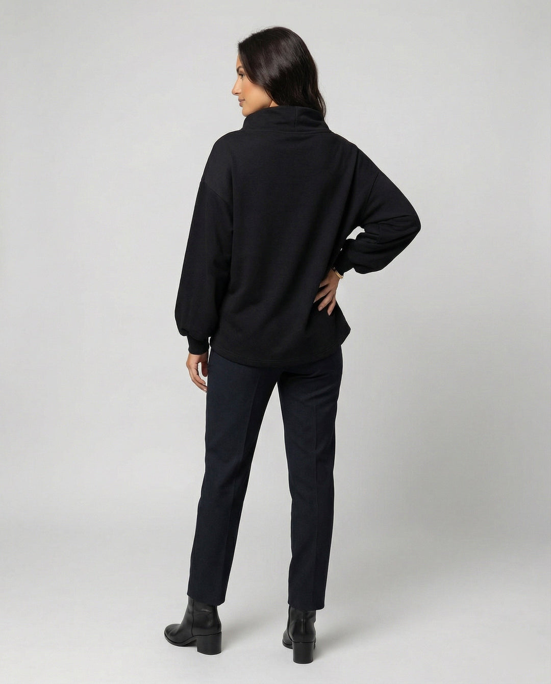 Chic women's sweater with a comfortable, elegant fit, ideal for ladies' casual wear and winter fashion.