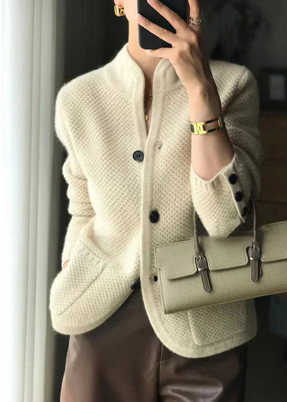 Chic women's knitwear cardigan, soft & luxurious. Versatile button-up style for cozy winter outfits.