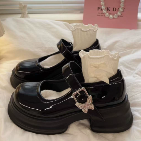 Elegant women's Mary Jane shoes with a comfortable block heel and adjustable strap, perfect for classic dress outfits.