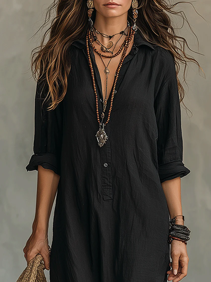 Beautiful women's elegant maxi dress, a flattering long dress suitable for evening or fashion events.