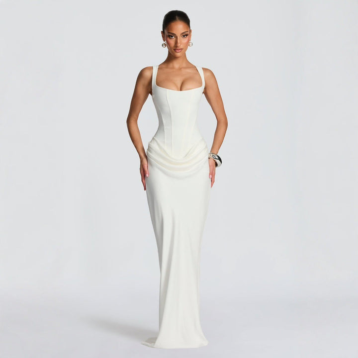 Fitted and flowing women's maxi dress, ideal for evening events.