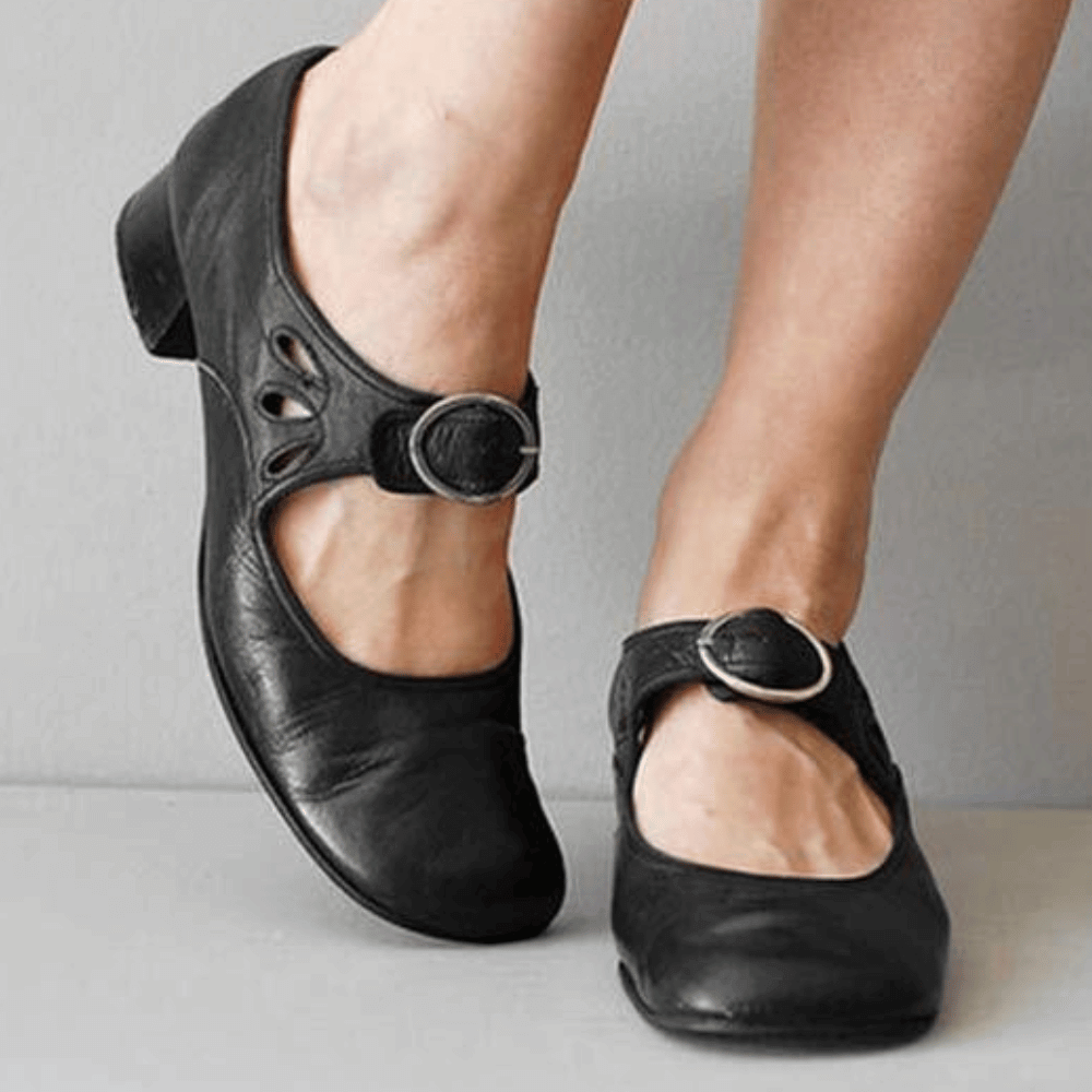 Elegant women's medieval cosplay buckle shoes. Vintage low heel design, ideal for Renaissance & historical costumes.