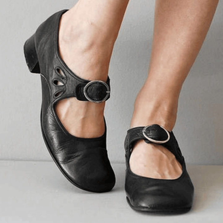 Elegant women's medieval cosplay buckle shoes. Vintage low heel design, ideal for Renaissance & historical costumes.