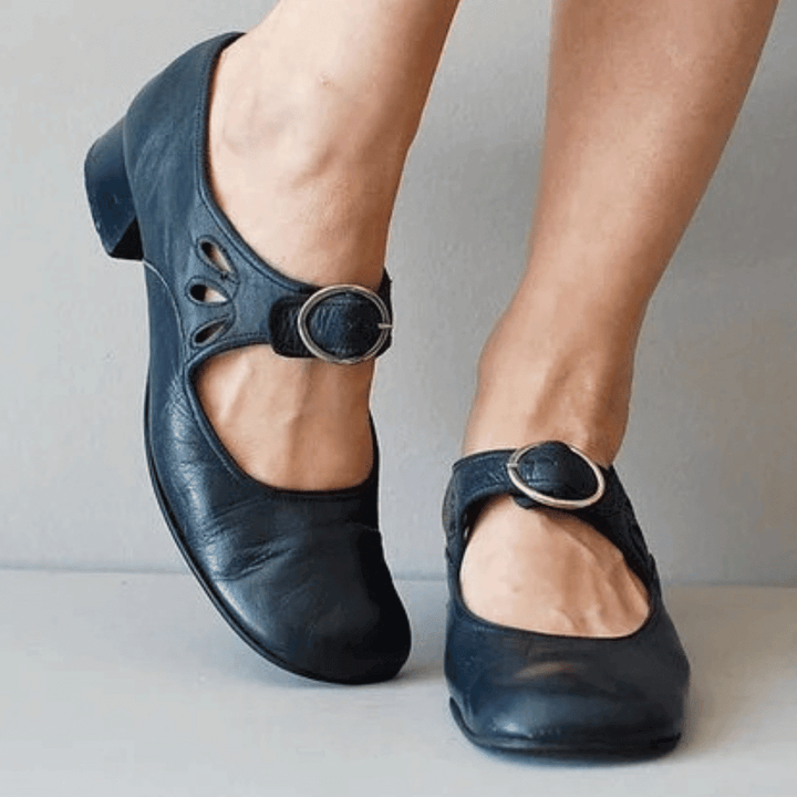 Comfortable women's medieval buckle shoes. Low heel, vintage style for historical reenactments & spring/summer cosplay.