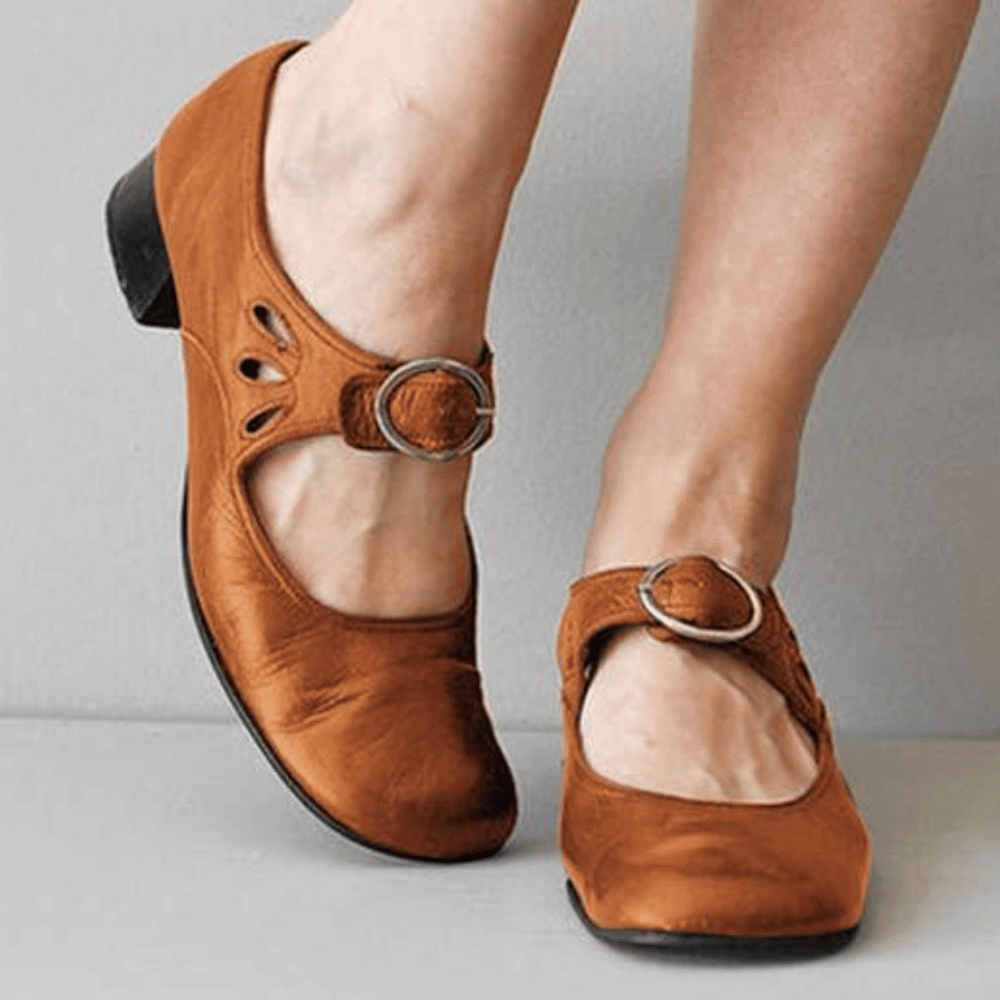 Stylish women's medieval costume shoes with elegant buckles & low heels. Great for historical events & cosplay.