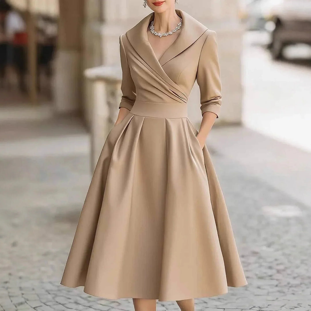Beautiful women's sleeveless midi dress, graceful and elegant. Perfect for sophisticated and versatile occasion wear.
