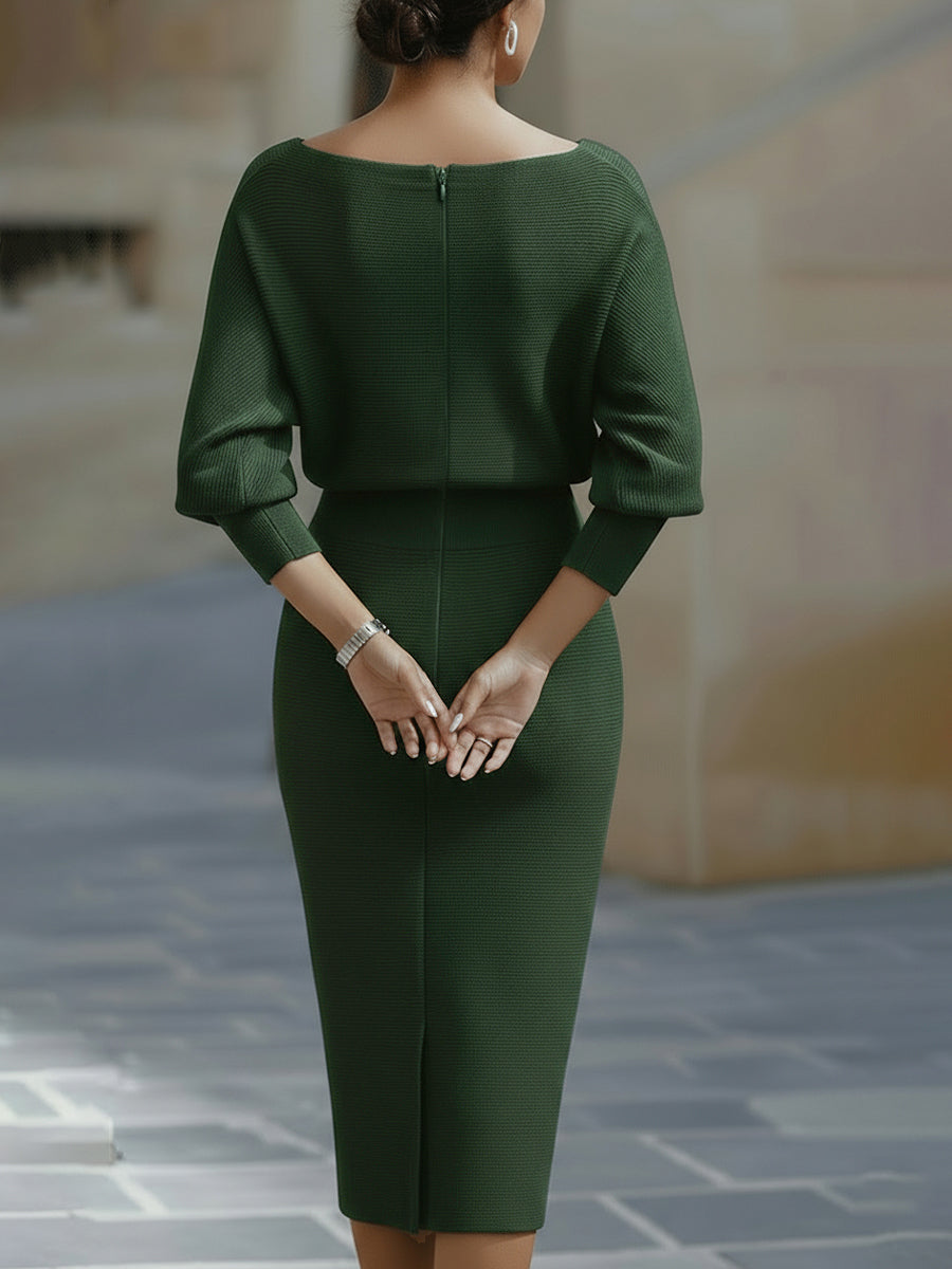 Comfortable women's round neck midi dress, elegant design for casual or occasion wear.