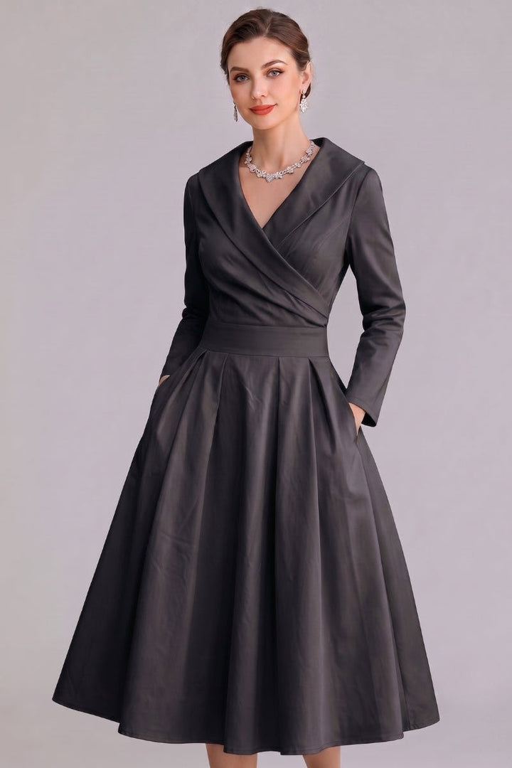 Stylish women's elegant midi dress, featuring long sleeves, a flattering cut, and essential pockets.