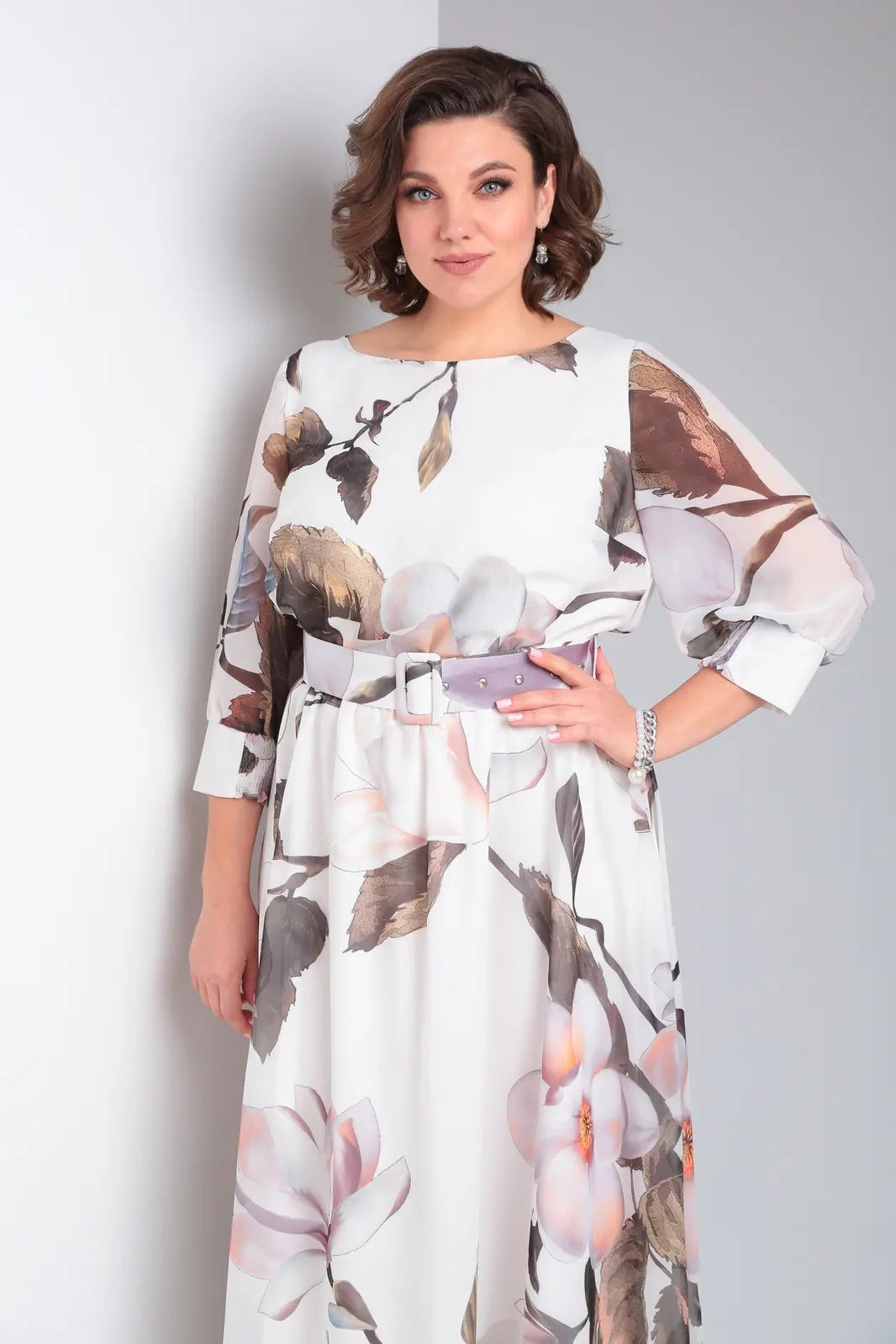 Stylish women's long sleeve midi dress, elegant & versatile for evening or formal events. Navy option.