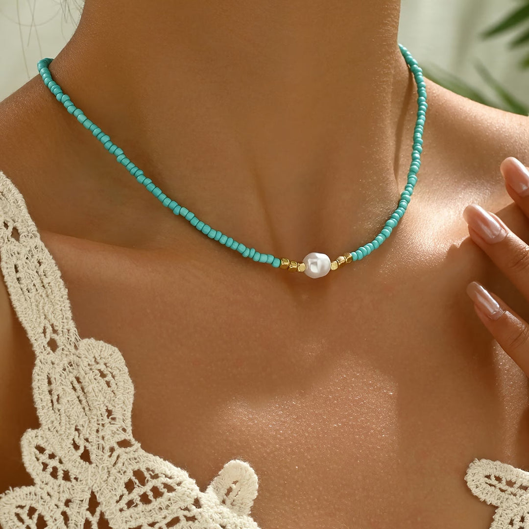 Stunning turquoise and pearl necklace for women, a beautiful white and blue fashion accessory.