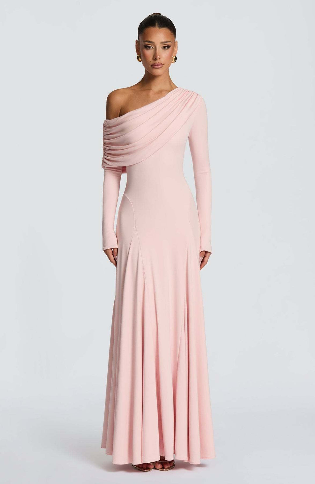Sophisticated women's off-shoulder long maxi dress, a graceful formal evening gown perfect for any special occasion.