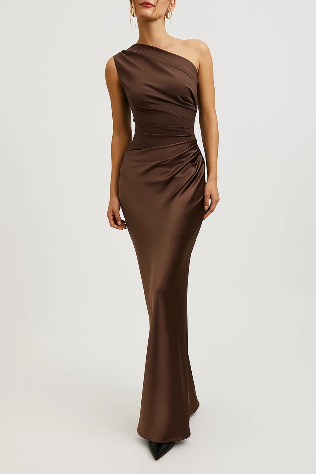 Elegant women's one-shoulder maxi dress with a fitted silhouette, perfect for formal occasions or as a wedding guest.