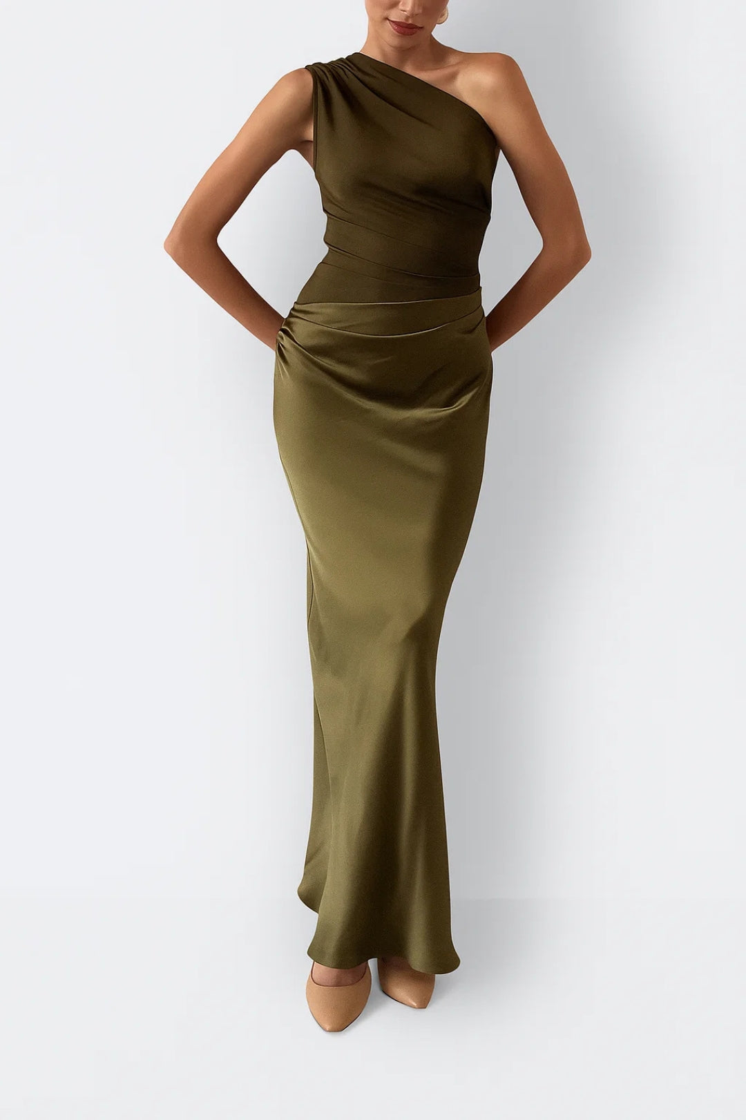 Chic women's one-shoulder formal dress, a fitted maxi gown with a pleated waist for an elegant, party-ready look.