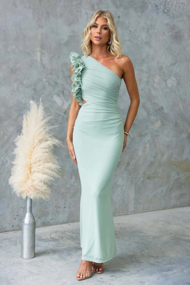 Luxurious women's ruffled one-shoulder maxi dress, featuring a comfortable flowy fit for wedding guests.