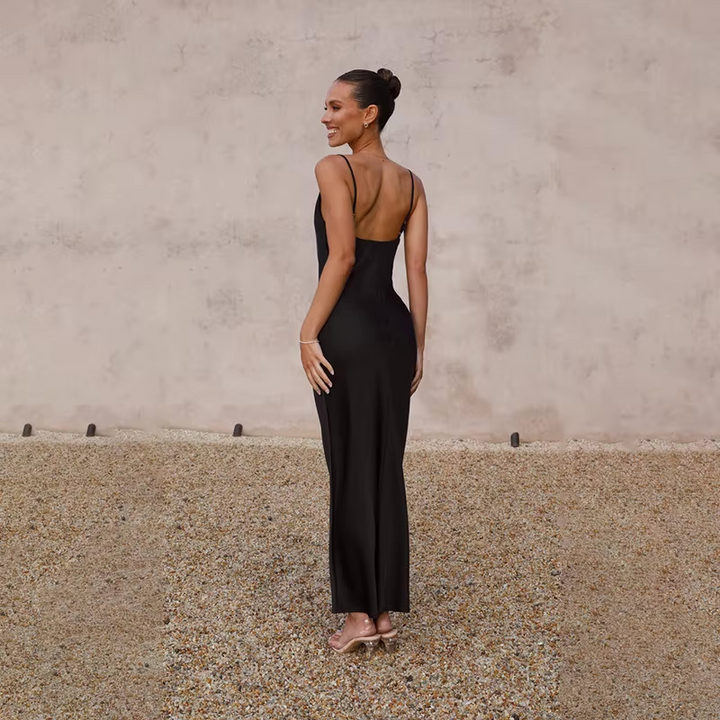 Chic open back maxi dress for women, an elegant and refined choice for wedding guests.