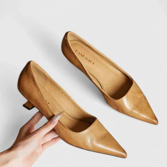 Detail of the cushioned footbed in women's orthopaedic heels, highlighting all-day comfort & support.