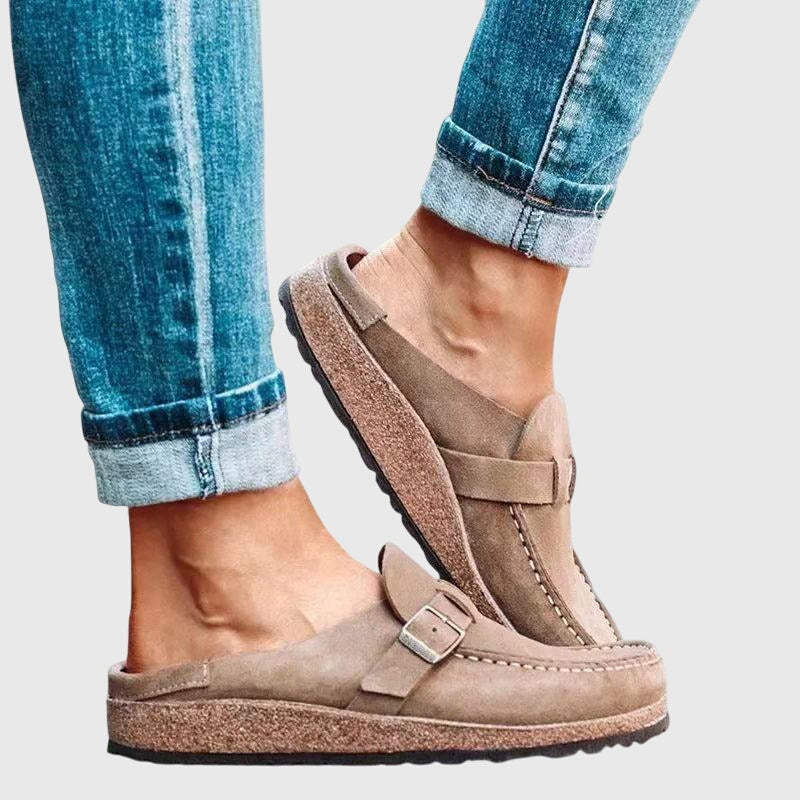 Stylish women's orthopedic clogs with ergonomic design, providing excellent arch support for comfortable daily wear.