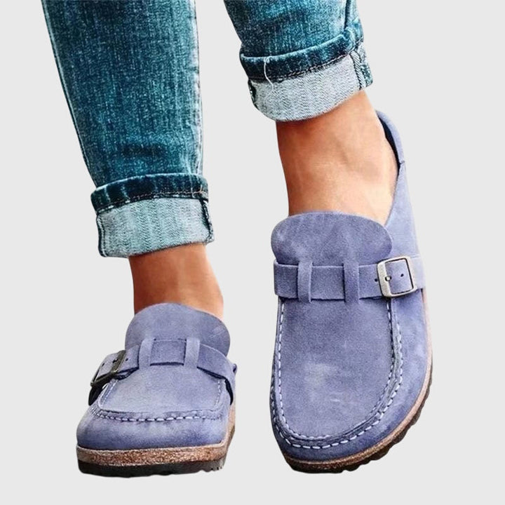 Casual women's orthopedic clogs with ergonomic design, ensuring daily comfort and support for active wearers.