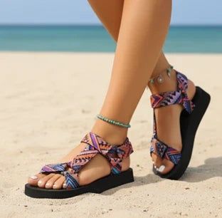 Chic & versatile women's sandals, perfect for stylish summer wear. Elegant design with comfortable foot support.