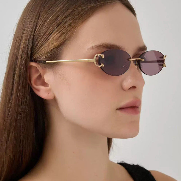 Chic women's oval sunglasses featuring a trendy frame design for stylish summer and everyday wear.