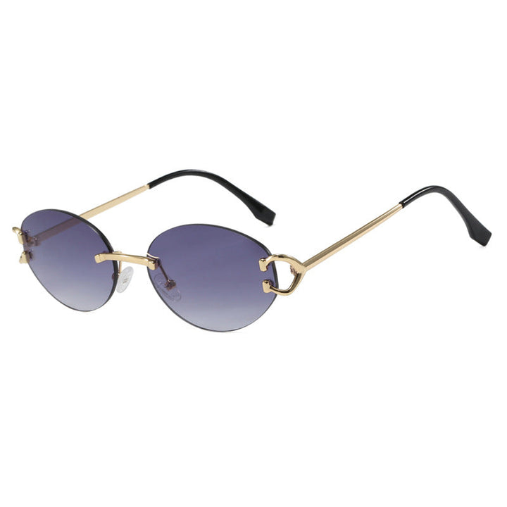 Sophisticated women's oval sunglasses with a distinctive chic frame, ideal for a refined fashion statement.