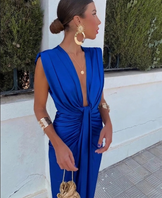 Versatile women's elegant pleated maxi dress, a stylish and comfortable choice for both formal events and casual wear.