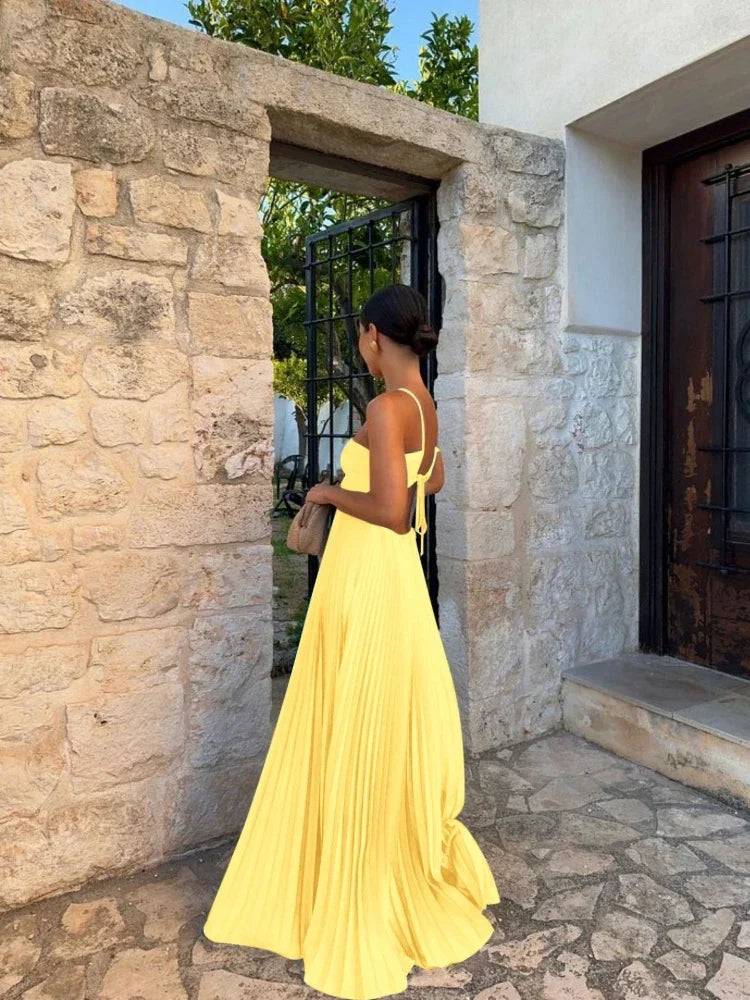 Chic women's pleated maxi dress, perfect as an evening dress or for formal occasion wear.