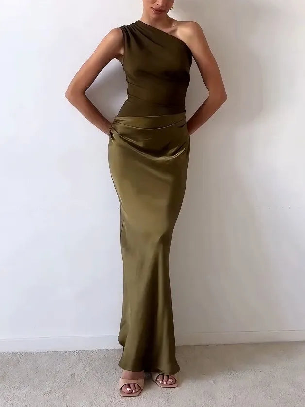 Exquisite pleated maxi dress for women, elegant and stylish, ideal for special occasion wedding guests.