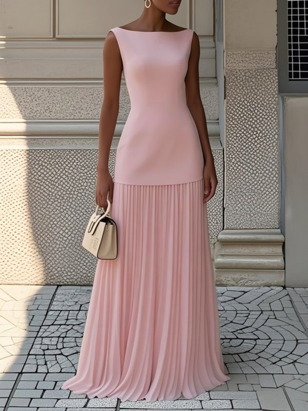 Flowy women's sleeveless maxi dress with elegant pleats, suitable for casual summer wear or evening outings.