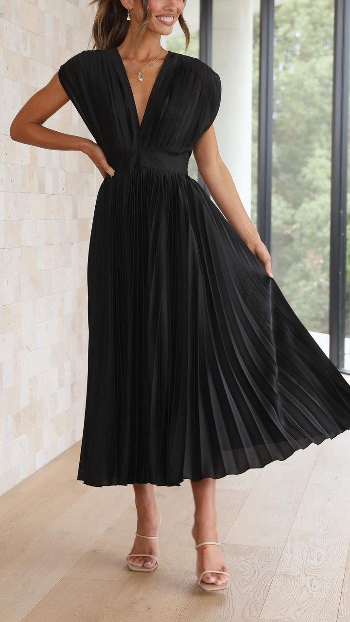 Classic women's pleated maxi dress, featuring a timeless, elegant, and flowing silhouette.