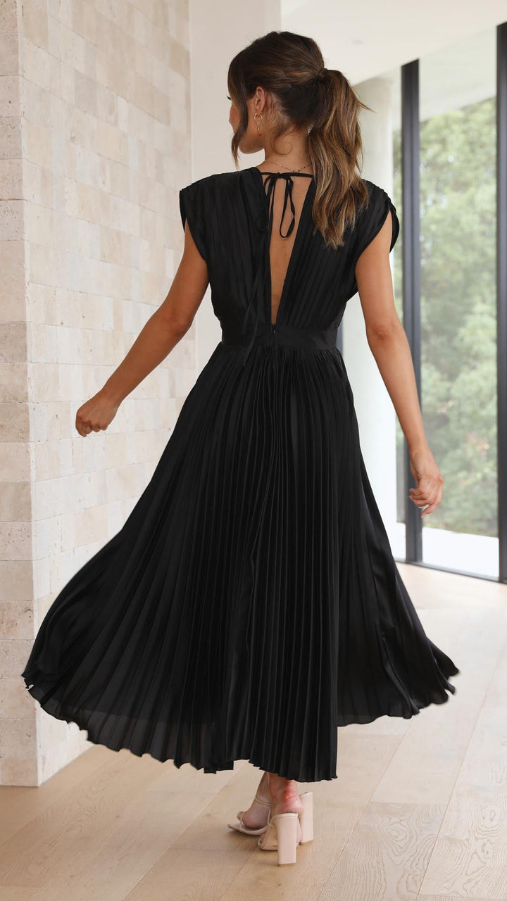 Daytime or evening women's pleated maxi dress, a flowing and elegant choice for timeless style.