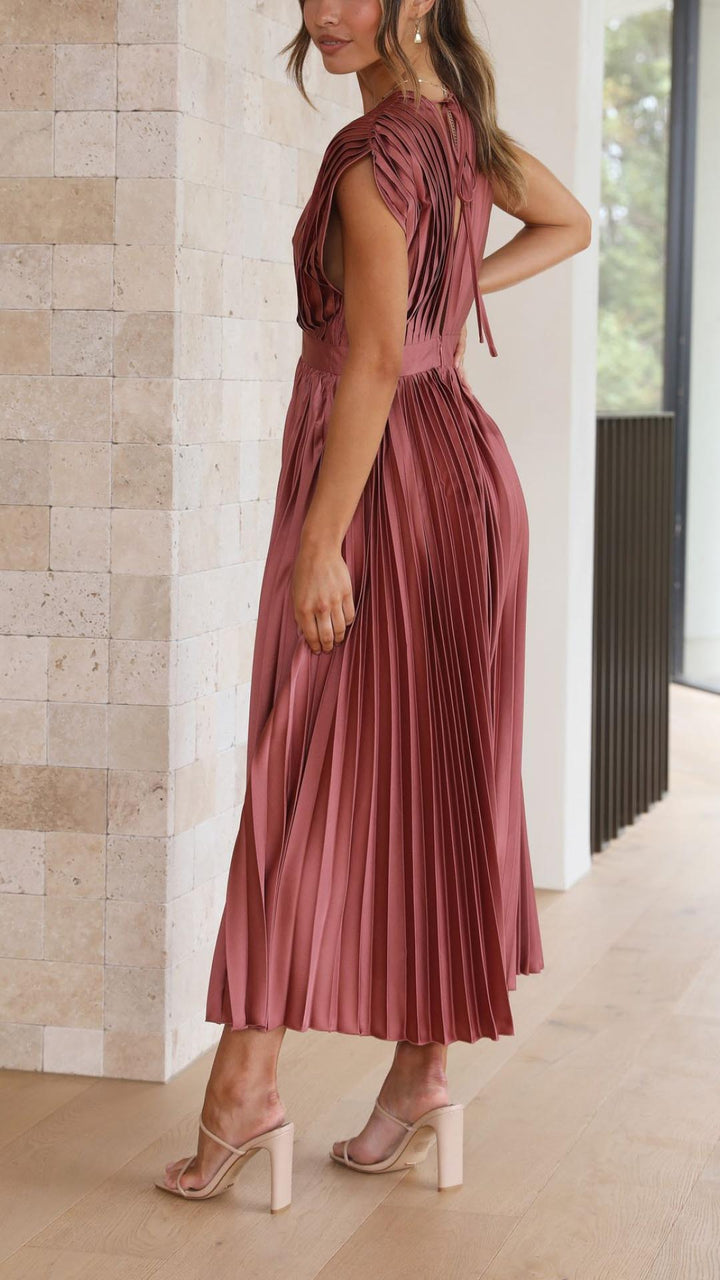 Sophisticated women's pleated maxi dress, elegant and flowing for any special occasion.