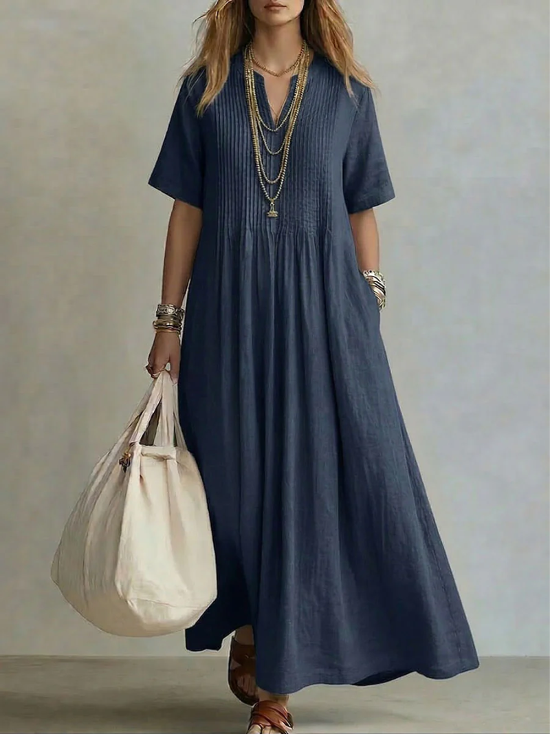 Chic women's pleated maxi dress, elegant and comfortable. V-neck, flowy, relaxed fit with pockets, ideal for summer.