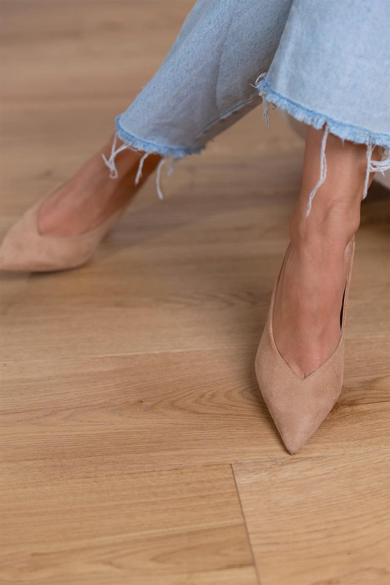Versatile women's pointed toe slingback heels. A classic and elegant choice for dressy occasions and fashion.