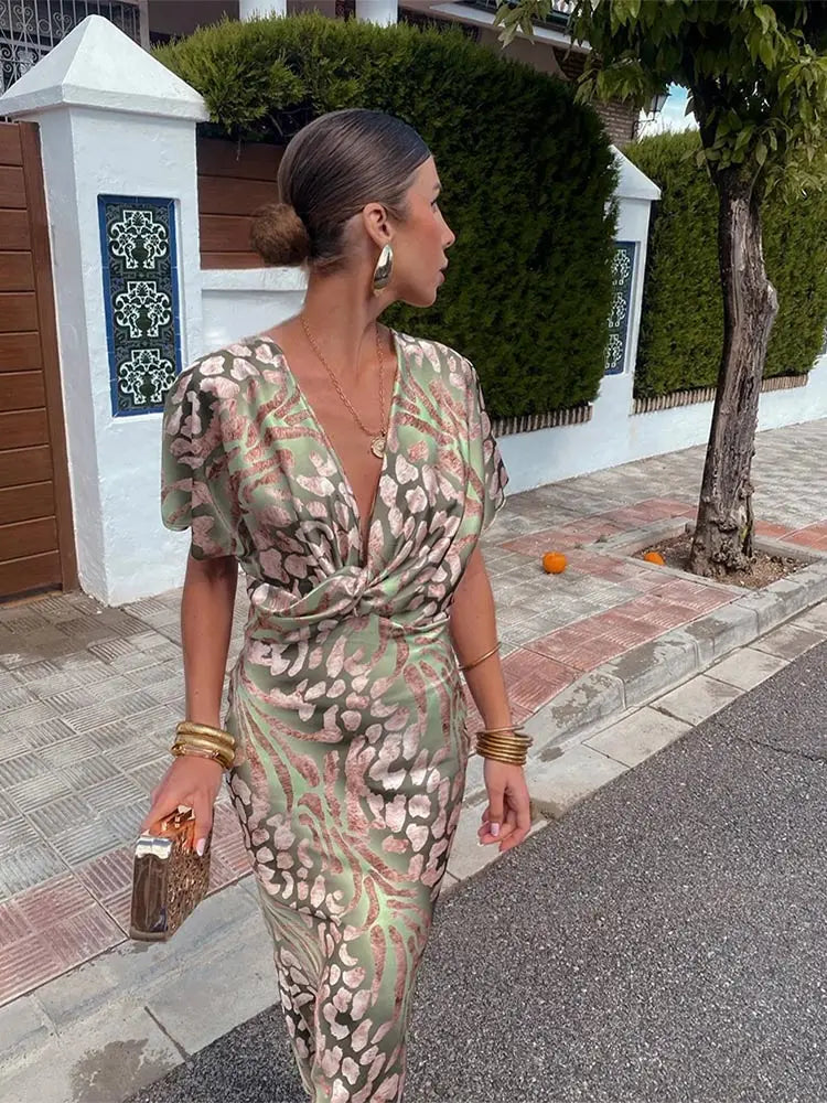 Stunning women's printed midi dress with an elegant twist-front, suitable for any sophisticated event.
