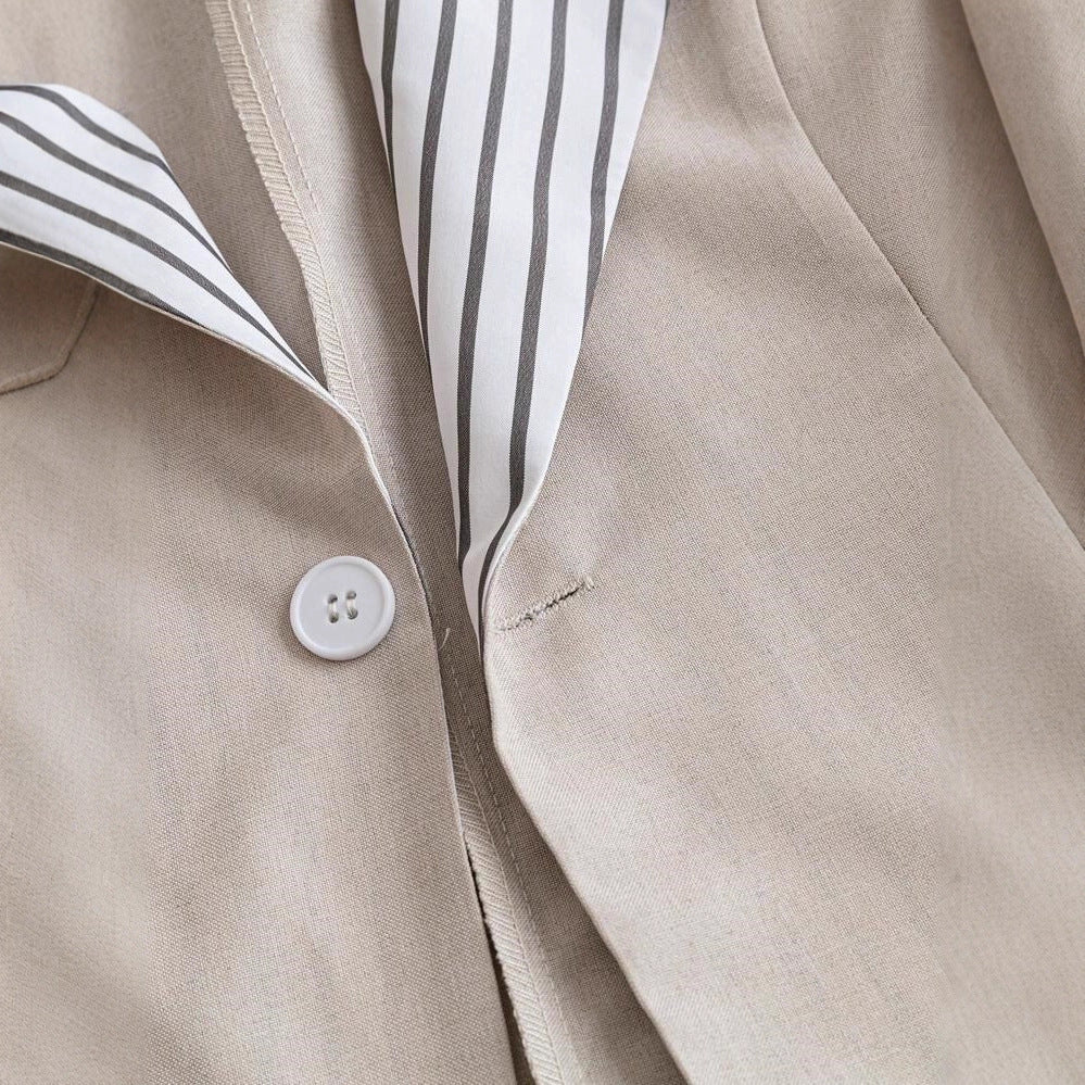 Versatile women's relaxed fit blazer, ideal lightweight spring/summer jacket for elegant casual outfits.