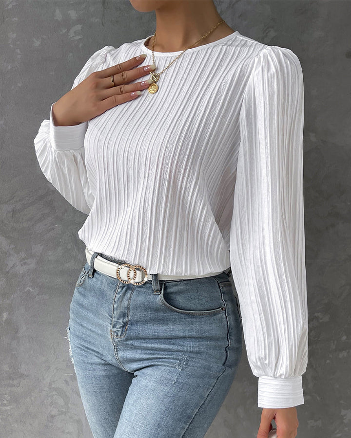 Stylish women's round neck blouse for effortless fashion. Long sleeve top, ideal for office or casual wear.