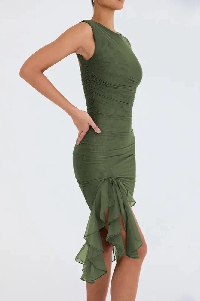 Elegant women's midi dress with delicate ruffles. Versatile, flattering, ideal for a refined look.