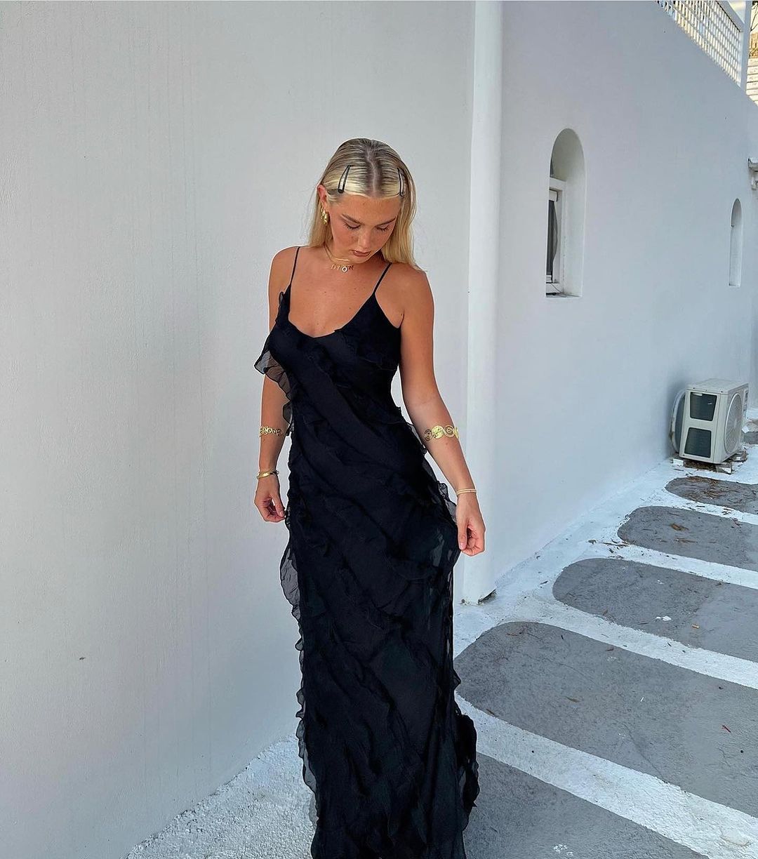 Beautiful women's maxi dress with V-neck & ruffles, suitable for elegant evenings & formal events.