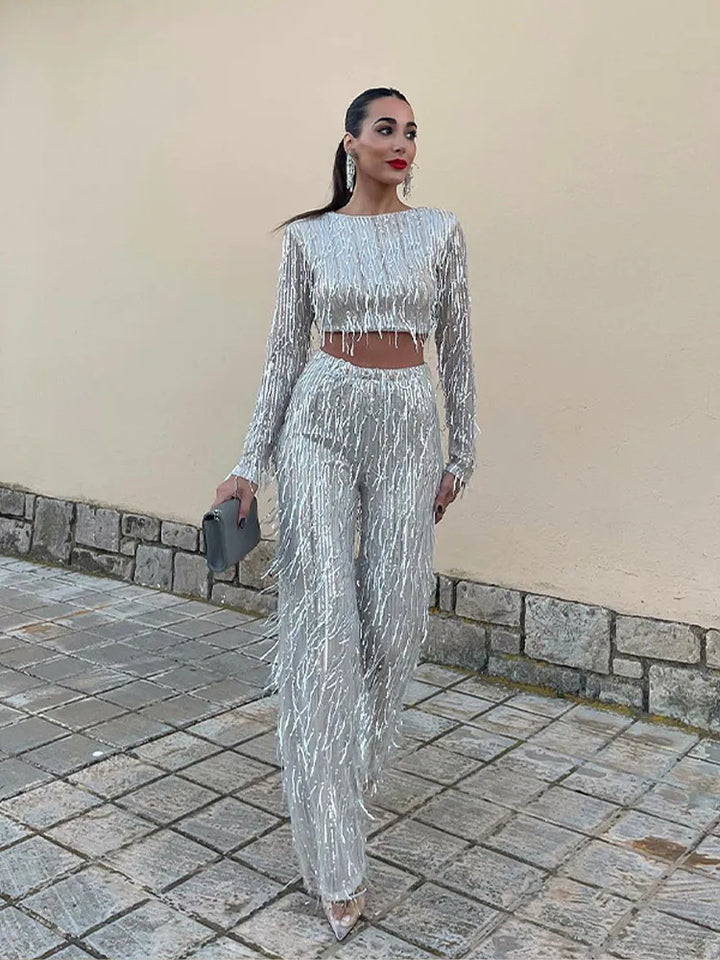 Chic women's two-piece set: shimmering sequin top & high-waist trousers. Ideal for evening events.