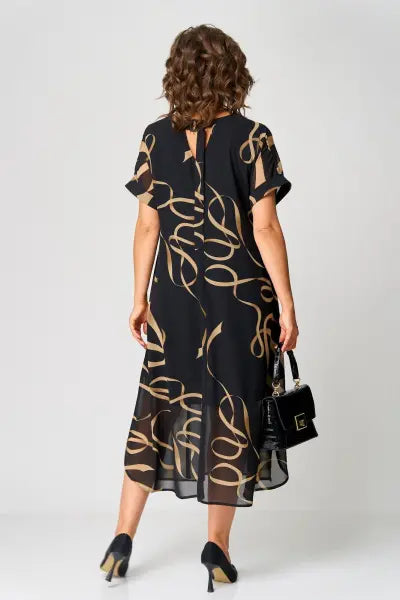 Comfortable women's short sleeve dress with relaxed fit, ideal for versatile casual or elegant wear.