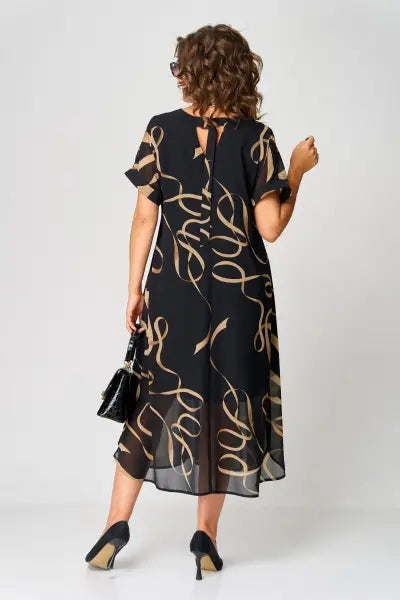 Easy care women's short sleeve dress, a comfortable and elegant option for daily wear or casual events.