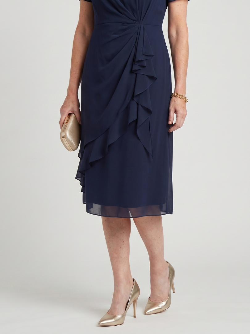Stylish women's midi dress with a unique layered hem and short sleeves, offering an elegant, flowy look.